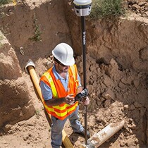 Trimble R2 Dynamic Measurement System Gnss Receiver Trimble R2 GNSS Receiver Surveying and Mapping Instrument