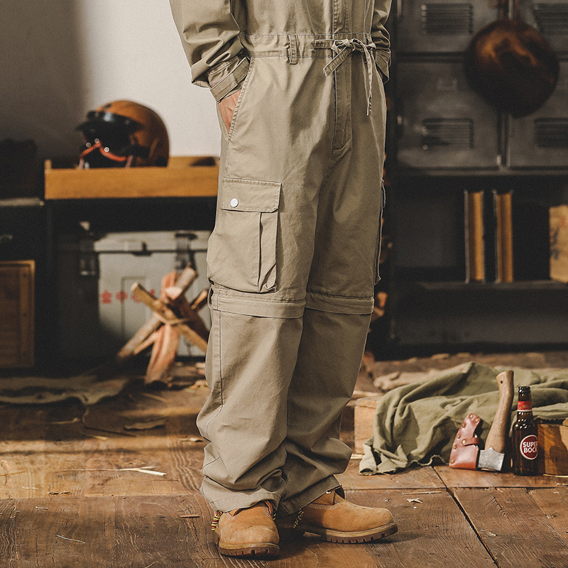 男性用のアメリカンヘビーウェイトワークウェアスーツ。ゆったりとしていてファッショナブル。取り外し可能で機能的。Ami Khakiのレトロなワンピースワークウェア。