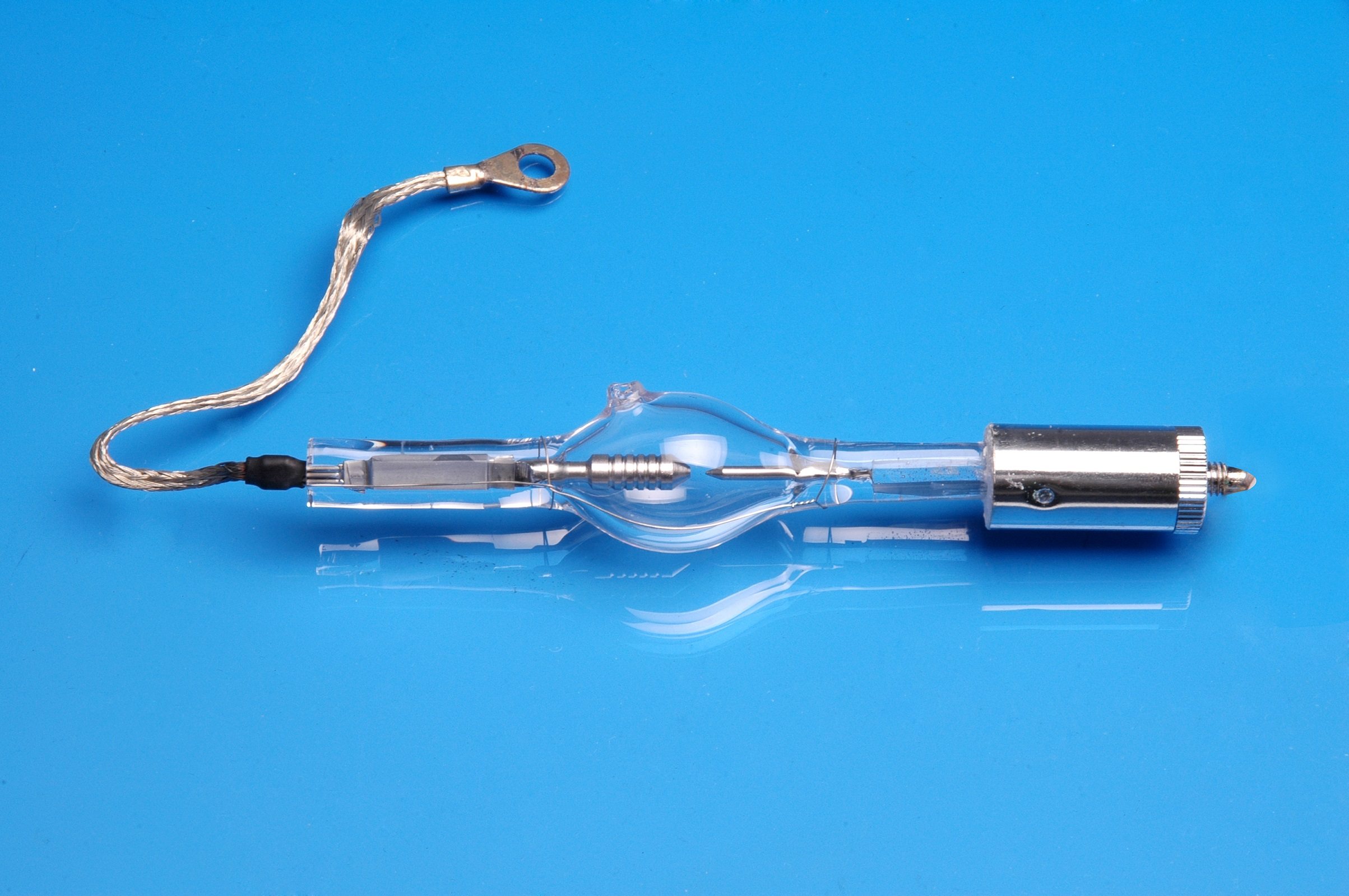 Guangdong Ultra High Pressure Spherical Xenon Lamp Medical Instrument Projector Special Light Source 250W Short Arc Xenon Lamp-Taobao