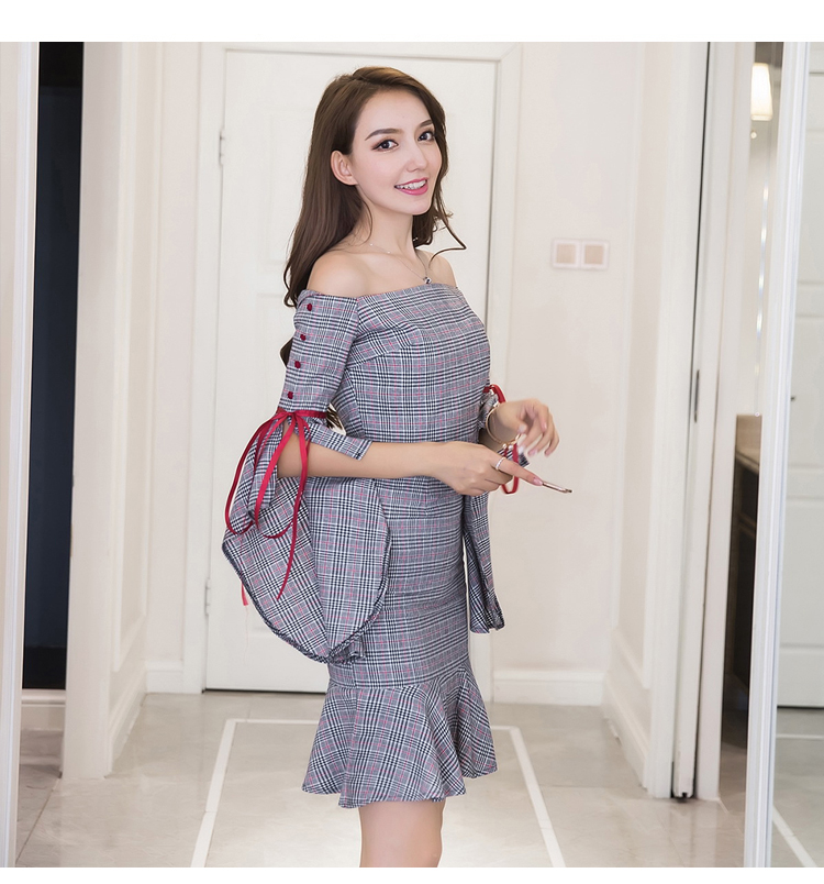 VK旗艦店 韓系一字領喇叭袖格紋魚尾裙套裝長袖裙裝