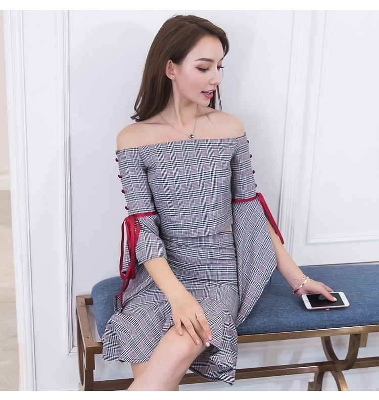 VK旗艦店 韓系一字領喇叭袖格紋魚尾裙套裝長袖裙裝