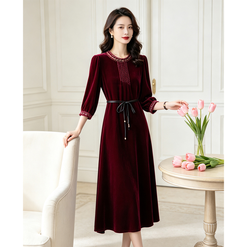 Clearance Sale of Autumn and Winter Silk Velvet Long-Sleeved Dresses