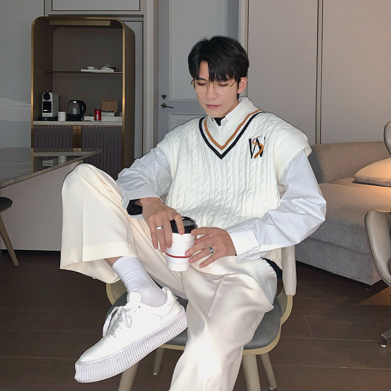 Hualun Spring and Autumn Japanese dk uniform men's sleeveless sweater vest Academy style V collar folded wearing knitted vest