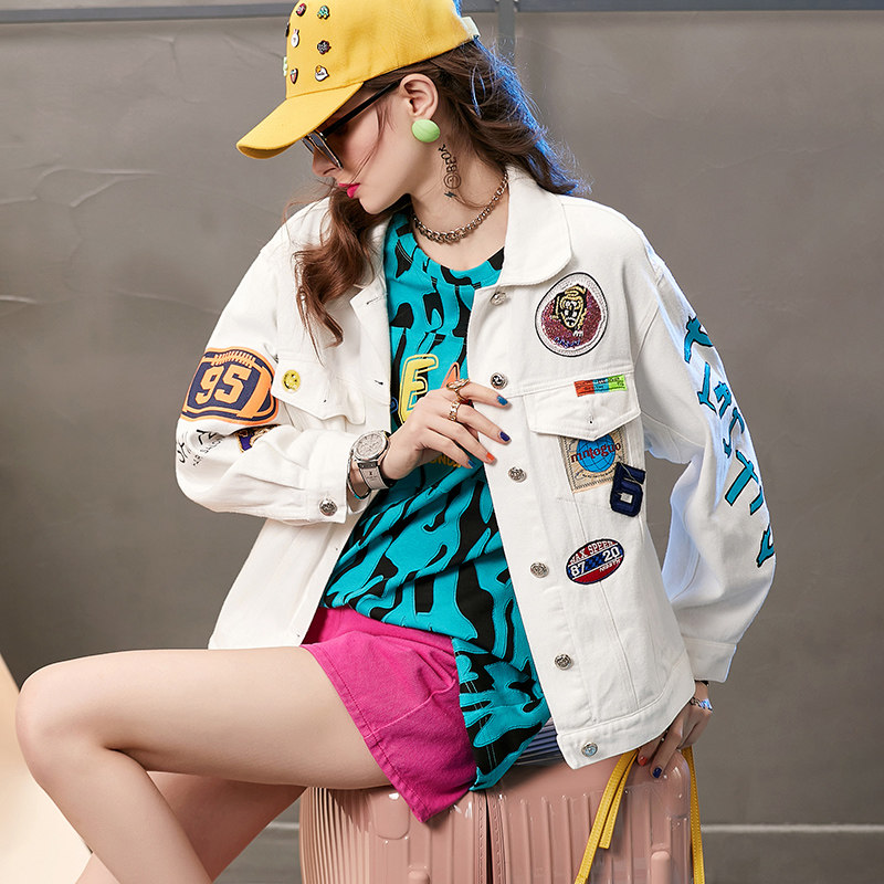 European station white denim jacket women's 2022 spring new heavy industry beaded loose small all-match top trendy