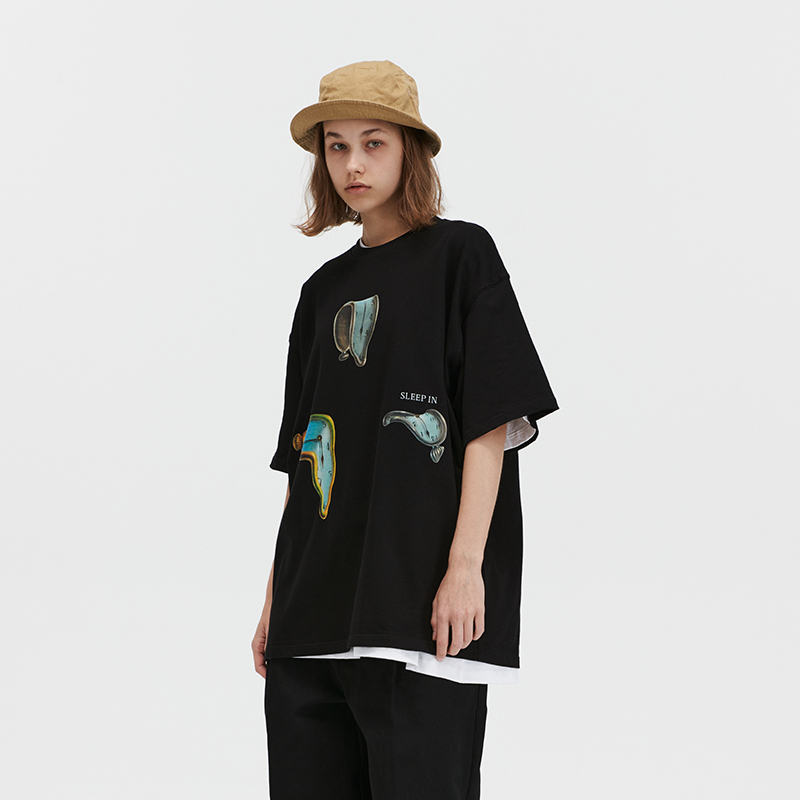 Mokacme 2023Ss New Summer Style Dali Clock Surreal Elements Printed Pure Cotton T-Shirt for Men and Women