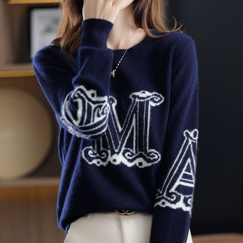 This level of detail is just right. Autumn and winter new round neck letter jacquard loose pullover long-sleeved knitted sweater