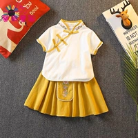 Девушка желтая