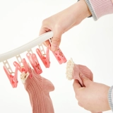 Студенческие студенческие студенческие общежития артефакты, класть кровати в кровати, ежедневные предметы женской спальни, постели для хранения, крюк