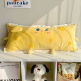 Сыр «сыр -это сила» -это артефакт с длинной подушкой на подушке на подушке с длинной квадратной подушкой и спящей подушкой