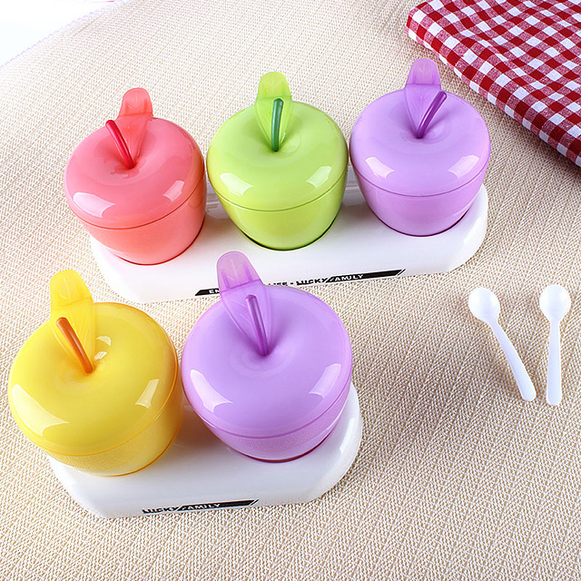 Creative and cute modeling seasoning box Plastic salt and sugar seasoning tank Kitchen seasoning box with small spoon integrated