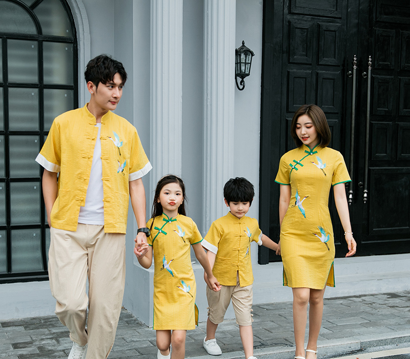 Mother-son cheongsam parent-child outfit mother-daughter summer 2022 Western style Chinese style family of four photo Hanfu family portrait