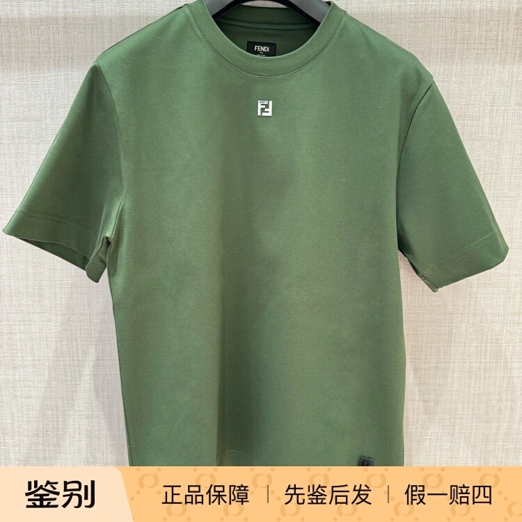 In-Stock Fendi 2025 Green and Black Men's T-Shirt with Metal Logo, Round Neck, Short Sleeves Fy0936