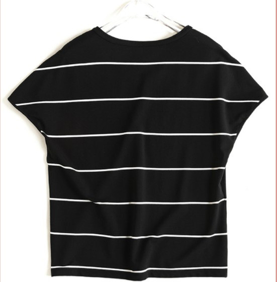 Summer new v-neck black and white striped short-sleeved t-shirt female loose version large size fat mm ice silk thin knitted sweater ins tide