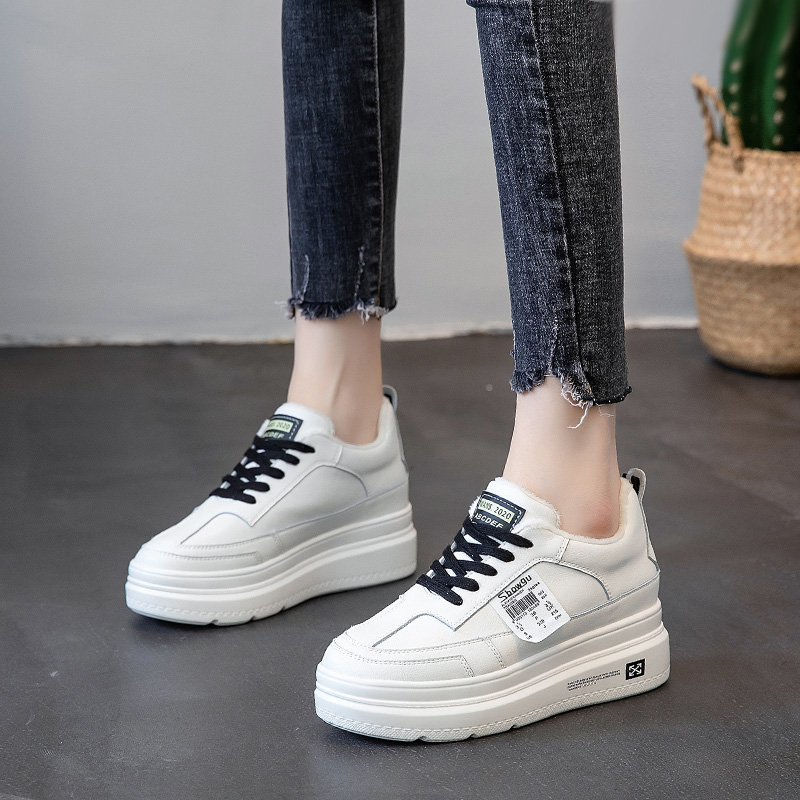 Harbor wind small white shoes in autumn 2022 new pine soft pine foot increase plate shoes in tide