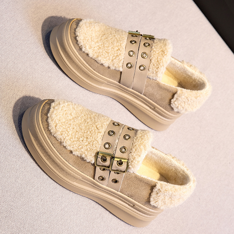 Lamb wool mashed bean shoes women's winter 2021 new heightening of thick bottom pine pastry with a velvety warm cotton shoes outside