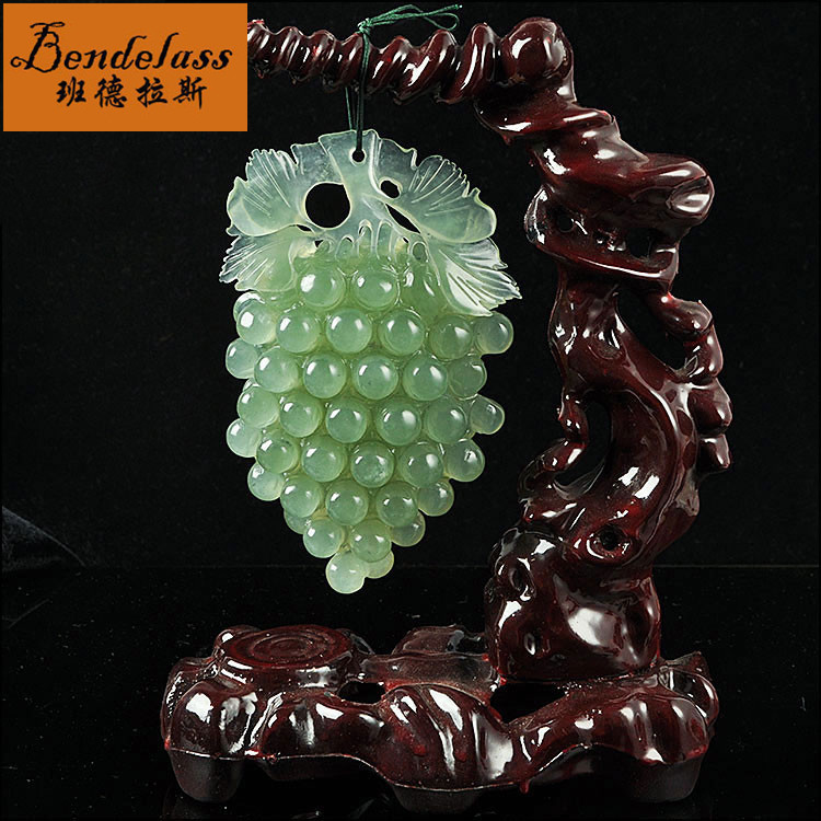 Banderras Jade Grape Pendulum with a string of pendants Living room Decoration of natural jade Engraved Wine Cabinet Decorations Hem