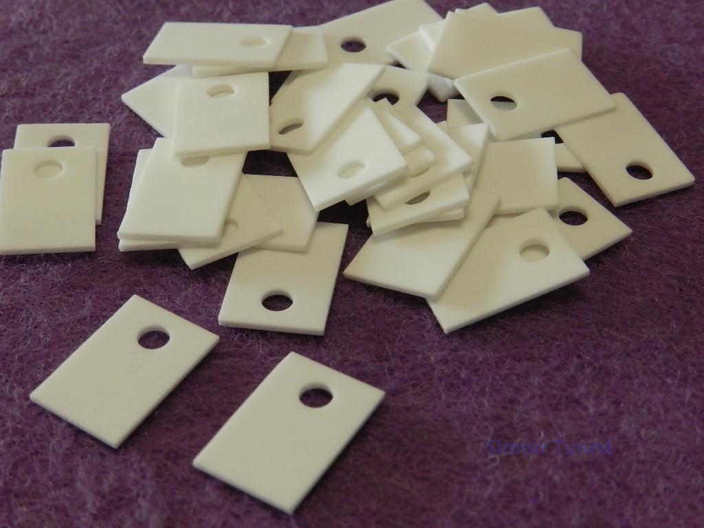 TO-247 17 * 22 * 1MM Ceramic thermally conductive insulating gaskets resistant to high pressure with high heat dissipation