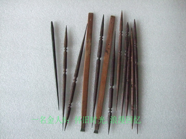 The old tool used by the old tool loom old chicken wings wood tools 12 pieces together to sell the collection to make props