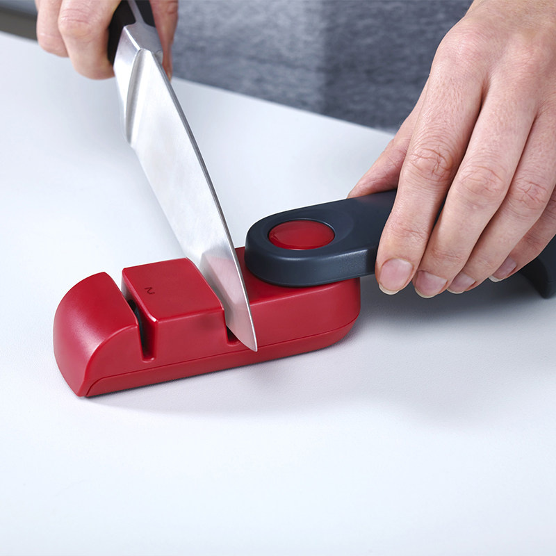 UK's JosephJoseph folding split-gear sharpeners are portable in coarse grinding with fine sharpening sticks