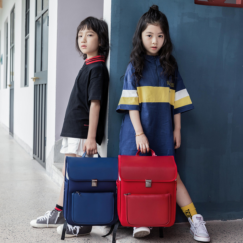 Cup bear aristocratic college school bag male girl elementary school boy child rear shoulder bag protection ridge minus negative