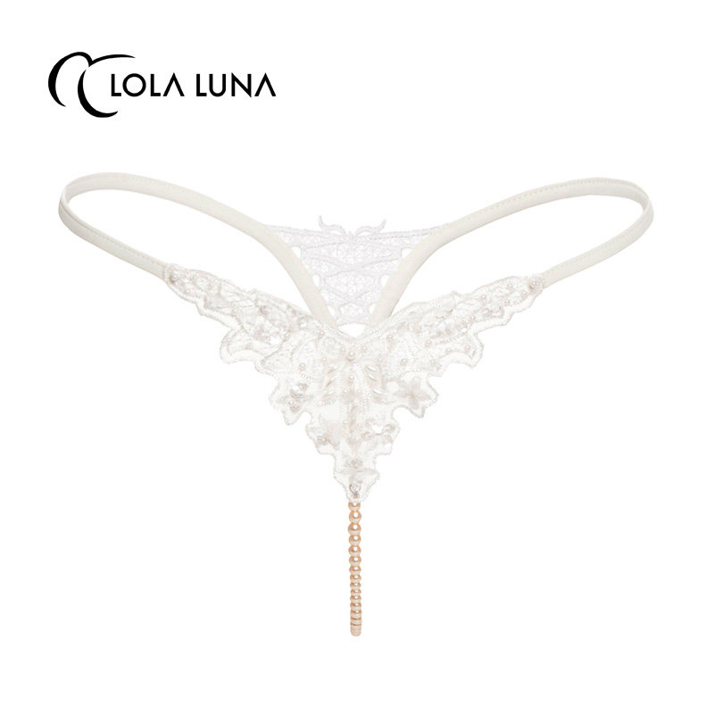 Lady Lola Luna, France, has no trace of underwear