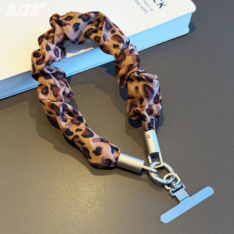 Leopard Print Pleated Phone Lanyard Short Style Ins Fashion Wrist Strap High-End Anti-Loss Keychain Trendy Bracelet Leopard Print Pleated Phone Lanyard Short Style Ins Fashion Wrist Strap High-End Anti-Loss Keychain Trendy Bracelet
