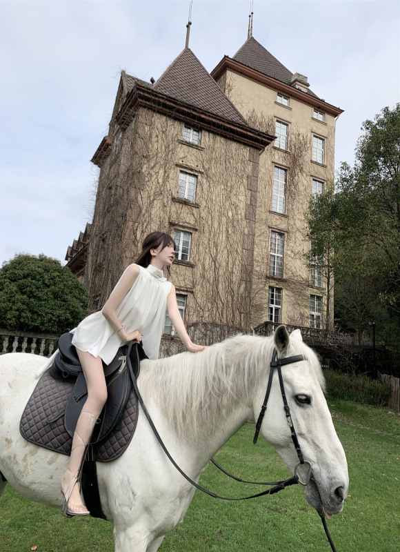 2025 Autumn New White Flowy Fresh and Pure Off-Shoulder Small Stand Collar Loose Sexy Boss Lady Style Chiffon Blouse