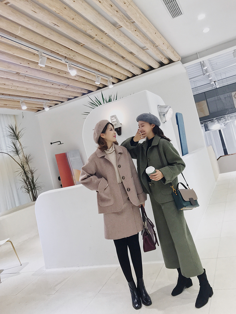 2018 quần váy ngắn đoạn nhỏ Hepburn áo hai mặt cashmere phù hợp với áo ba lỗ len nữ áo khoác lông cừu nữ