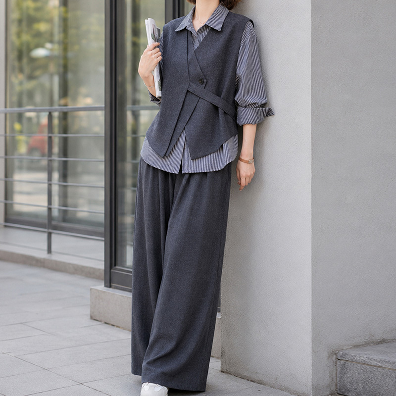 Young Mothers' Autumn Thin Suit, Fashionable 2026 New Shirt Top, Middle-Aged and Elderly Women's Elegant Three-Piece Set Young Mothers' Autumn Thin Suit, Fashionable 2026 New Shirt Top, Middle-Aged and Elderly Women's Elegant Three-Piece Set