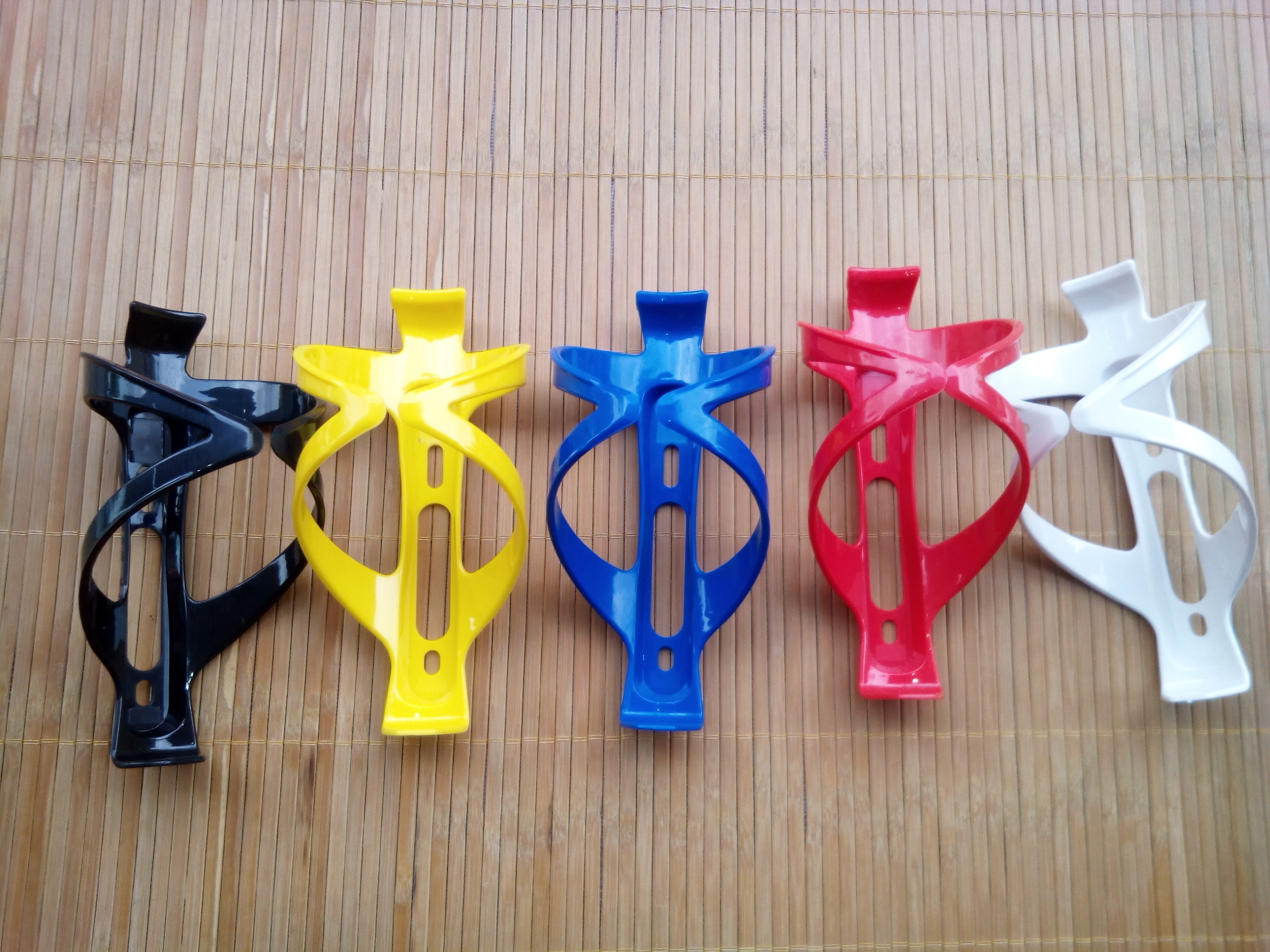 Bicycle bottle holder Plastic mountain bike cup holder PC road bike dead fly water bottle holder Bicycle riding equipment