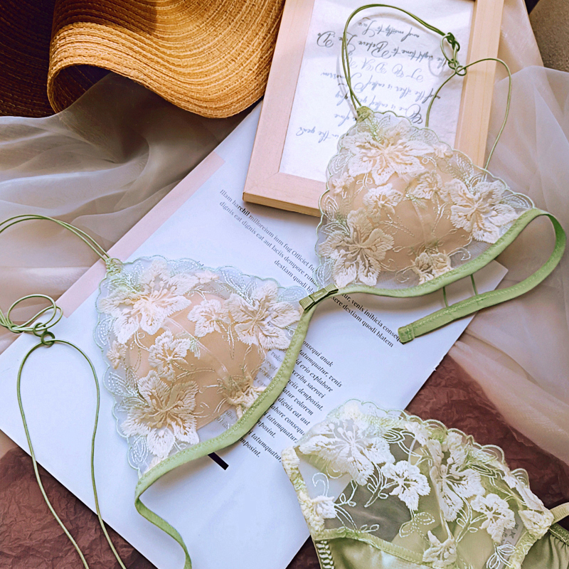 French-Style Sexy Pure Desire Thin Strap Small Chest Lace Beautiful Back Bra No Underwire Ultra-Thin Triangle Cup Lingerie Set for Young Women