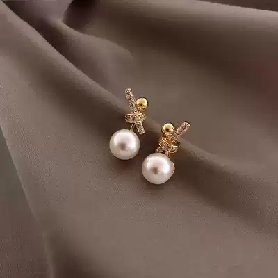 Commuter earrings 2021 New Tide Korean temperament sterling silver short earrings female super fairy bow pearl earrings