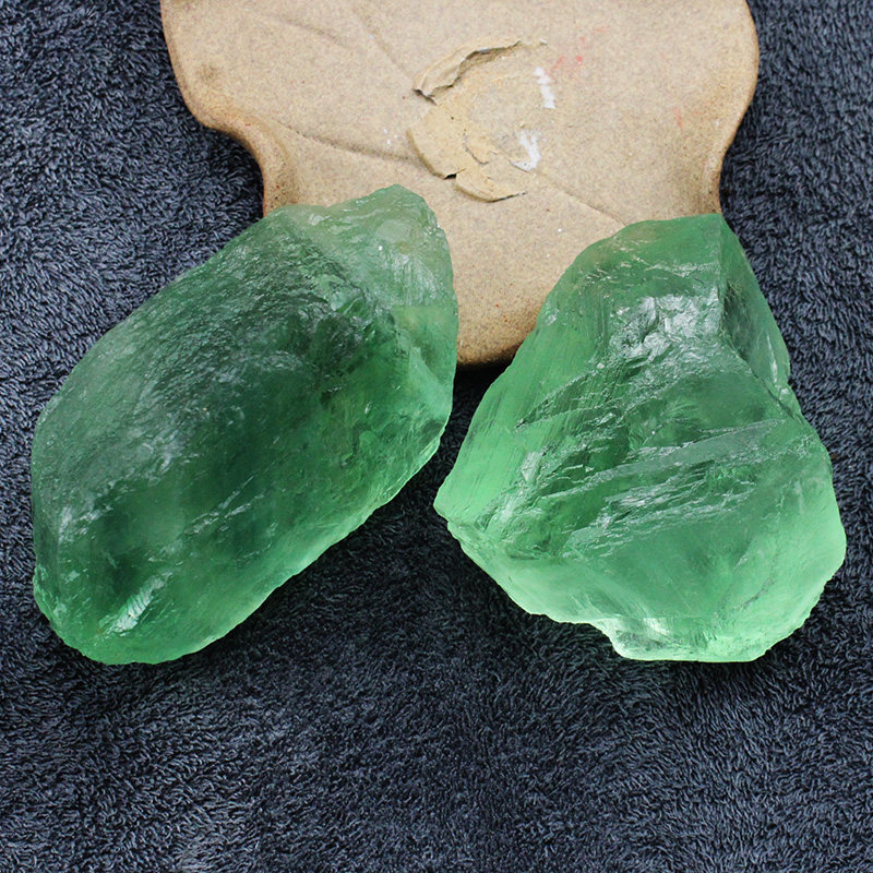 Easy crystal edge natural green Firefly crystal raw stone wool swing piece stone large stone ore gem specimen flaring up stone-Taobao