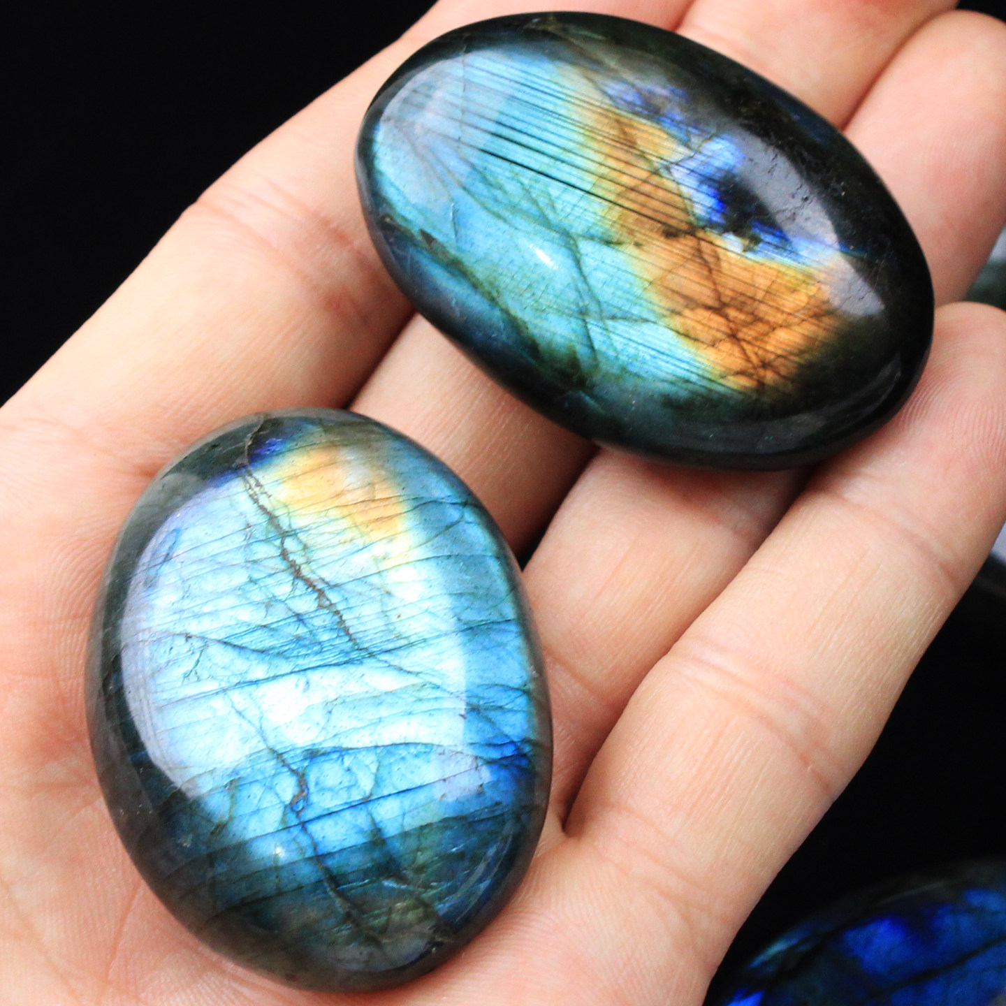 1点につき1枚の写真：クリスタル宝石、天然ムーンストーン、原石装飾品、手持ちサイズ、細長い石鉱物標本、楕円形。