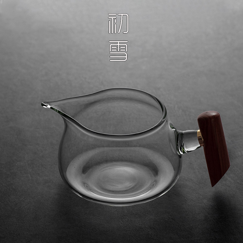 First snow thickened heat-resistant glass fair cup solid wood side tea sea kung fu tea set tea divider wooden handle male cup tea filter