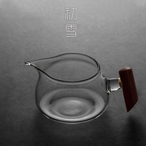 Initial snow thickened heat resistant glass fair cup solid wood side made tea seigong fu tea with tea instrumental wood handle Gongcup tea filter