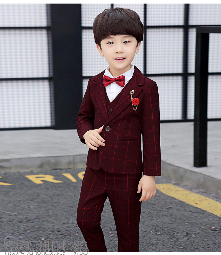 2019 nam mới mùa đông năm Suit dày Little Boy Suit với nhung childrens kẻ sọc hoa con ba mảnh bộ.