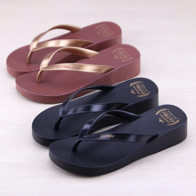 Beach Shoes Slippers Women Summer Fashion Outerwear Seaside Non-slip Thick-soled Slope Heel Sandals Holiday Flip-flops Versatile