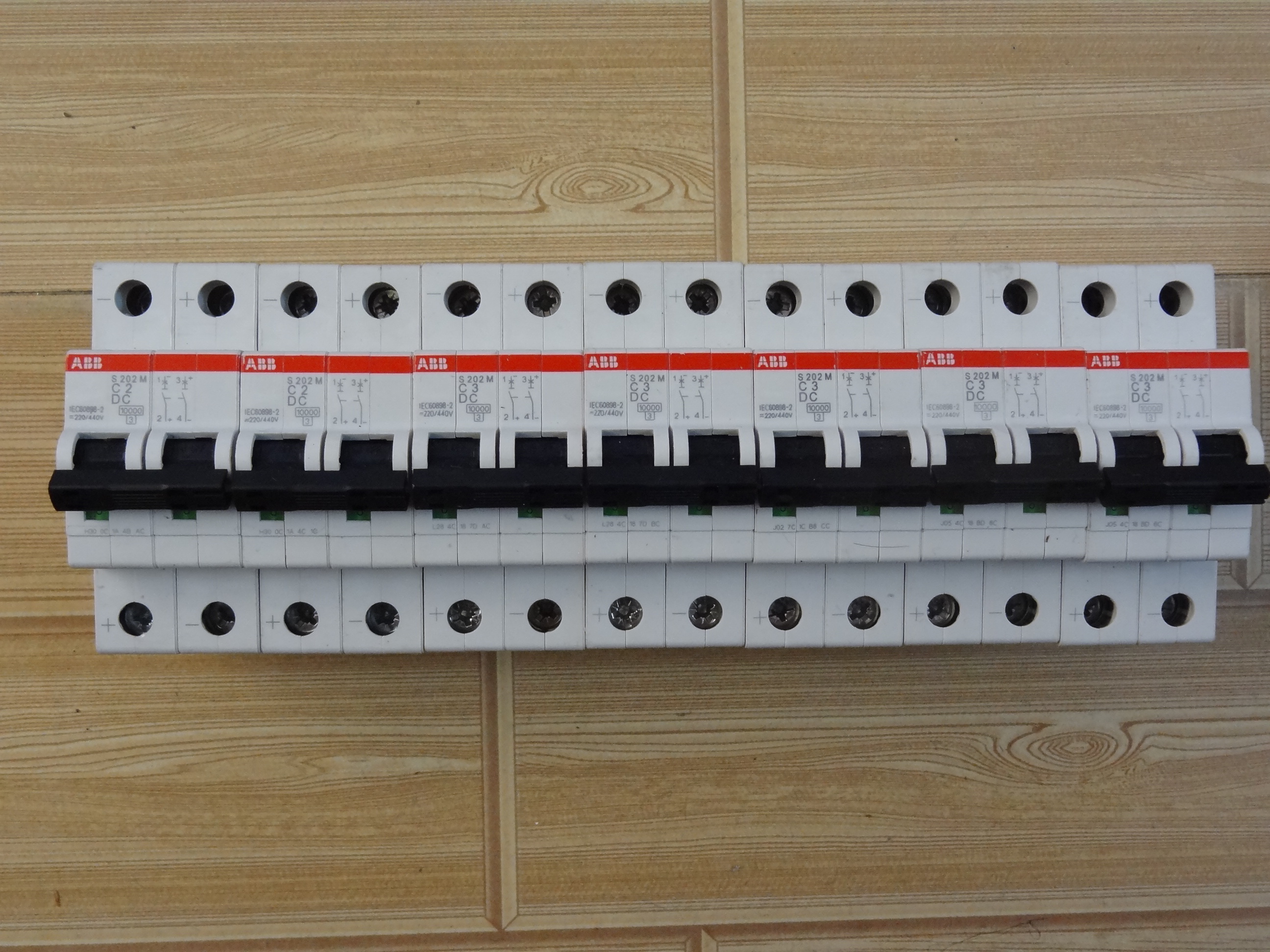 Original unloader ABB DC breaker S202M C2 C3 C3 DC Small air switch 2P 2A 3A spot