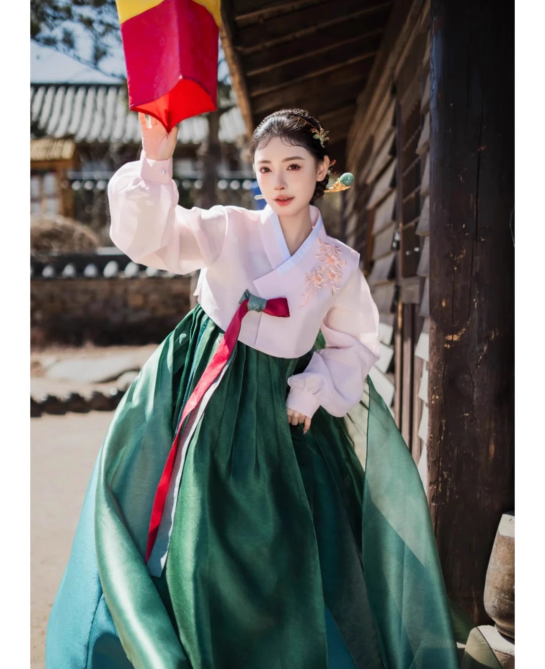 韓国の女性の韓国の延吉旅行写真ネット赤い少数民族スタイルの伝統的な宮殿の舞台公演の衣装ハイエンドの新しい