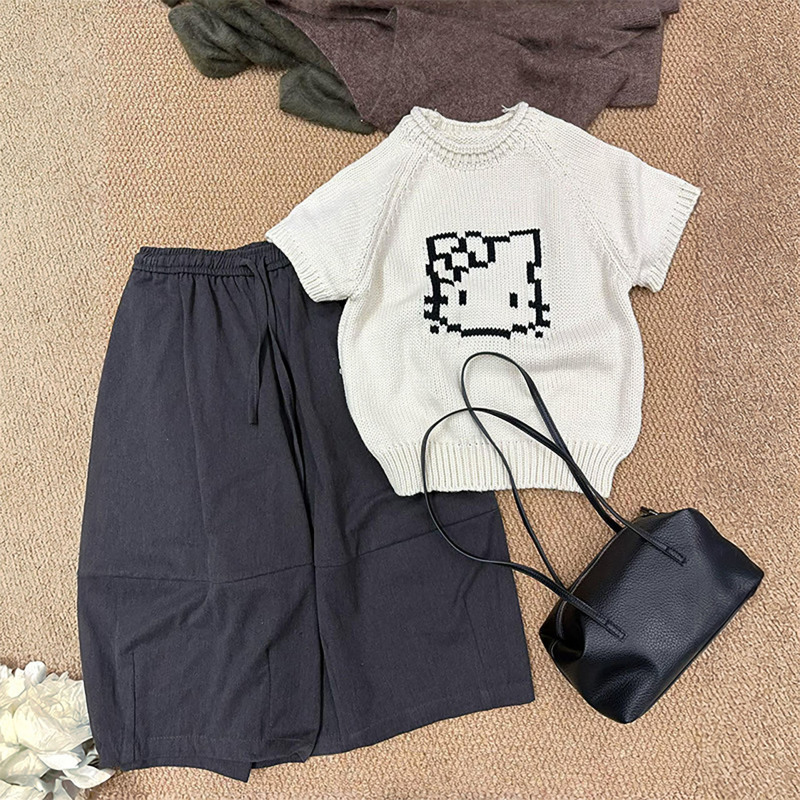Autumn Gentle, Sweet, and Cute Girly Style Hollow-Out Knit Pullover with a Round Neck, Short Sleeves, Age-Reducing, Versatile Sweater Autumn Gentle, Sweet, and Cute Girly Style Hollow-Out Knit Pullover with a Round Neck, Short Sleeves, Age-Reducing, Versatile Sweater
