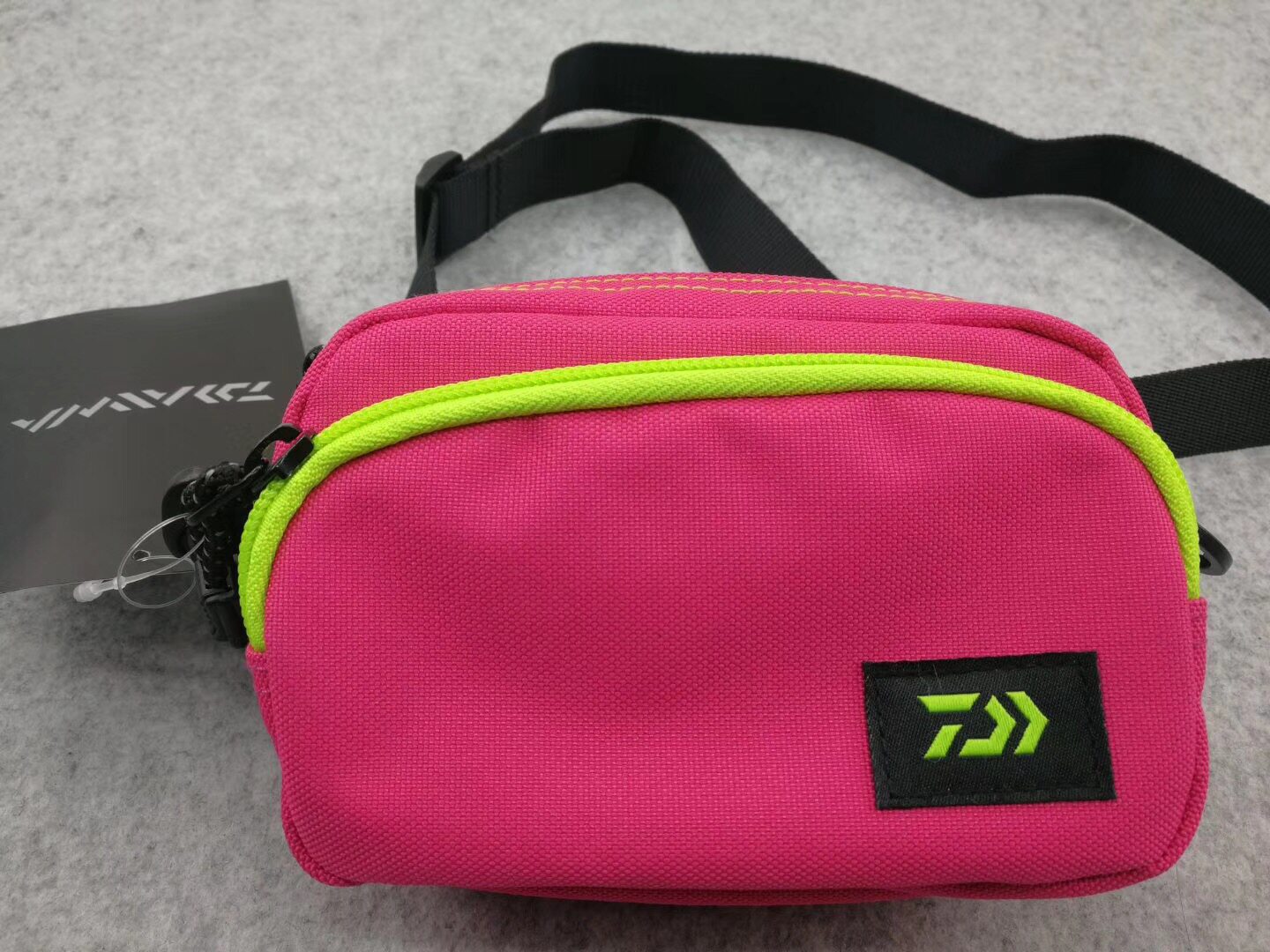 Dava DAIWA 2204 Japanese original fishing Lu bag camouflage bag bag bag bag bag