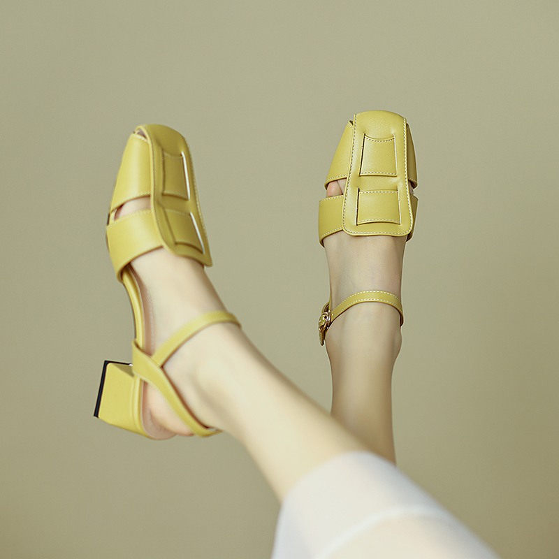 Roman Hollow-Out Mid-Heel Closed-Toe Sandals for Women, Summer Retro Versatile Woven Fairy Style, Suitable with Skirts, Chunky High Heels