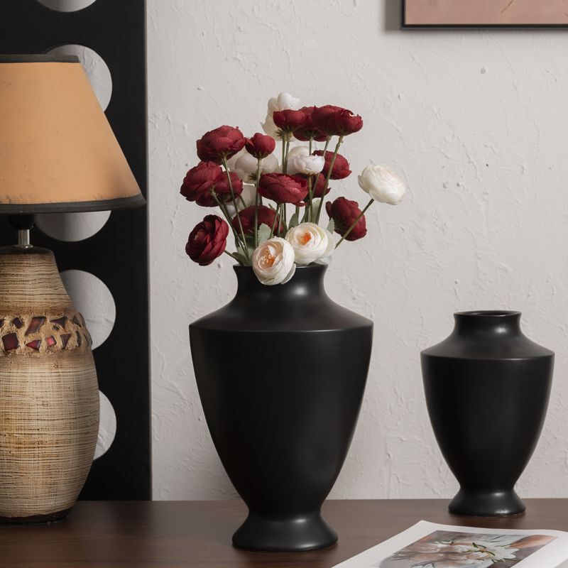 Ceramic Vase with a Versatile and High-End Feel, Black & White Vintage Home Decor for Hotel Entryways, Flower Arrangement Decoration Piece
