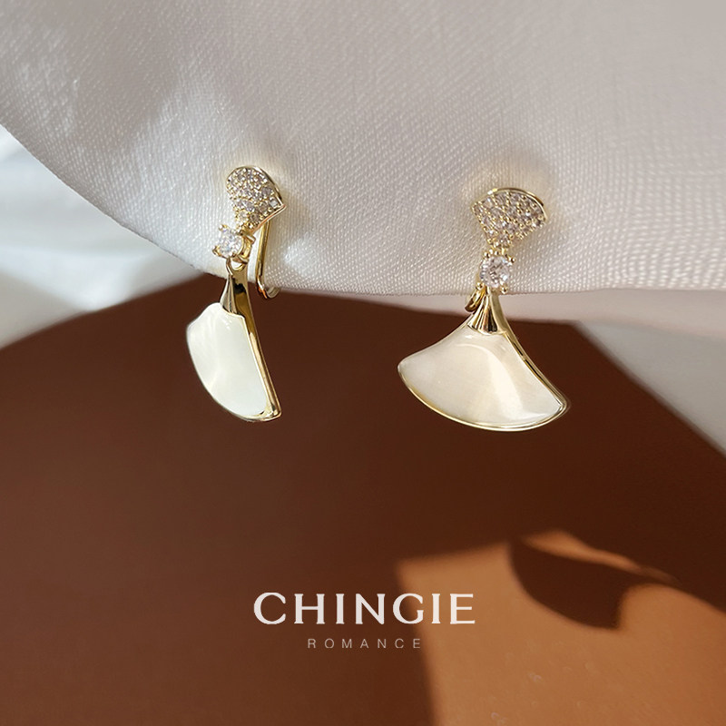 Aural-free-style small fragrant wind mosquito-repellent incense disc earback female cat eye stone earbuter design sensational small skirt hem-ear clip advanced sensation