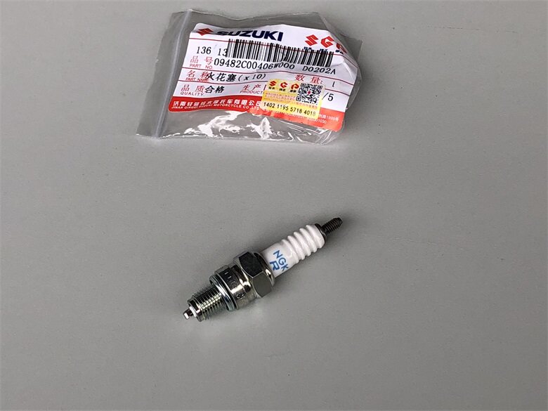 Adapted Suzuki Original Locomotive Rhyme QS100T Licai QS125T-2-2A-2B spark plug NGK