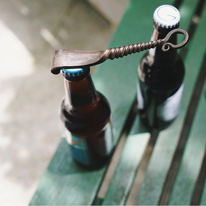 Touch building TOUGE Catch Itching Bottle Opener Without Mark Open Bottle Pure hand forged iron to play beer Soda Starter