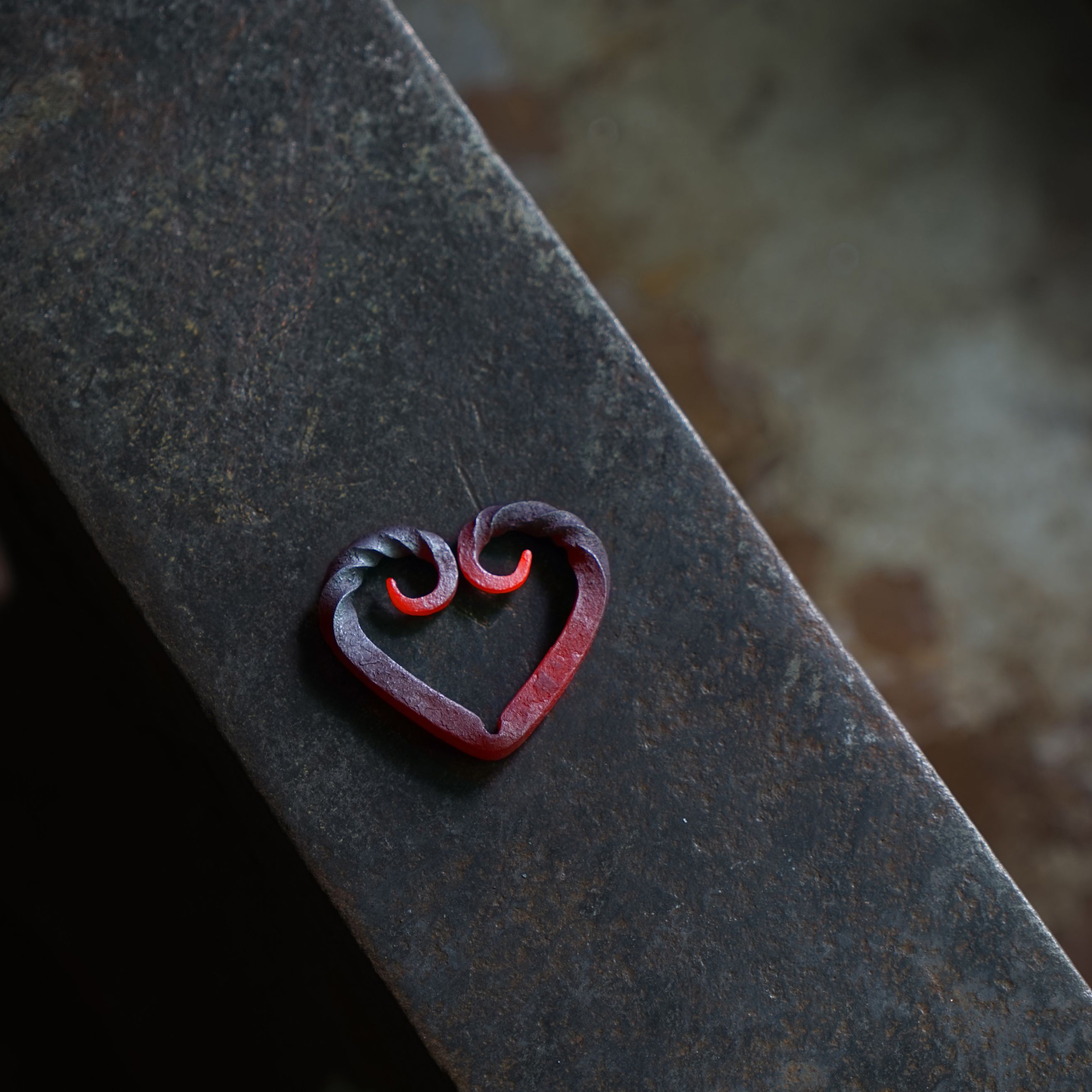 Touch wrought iron Iron Hearts Ornament Pure Hand Forged Iron Plays Iron Art Hanging Pendant Accessories Hand Gifts