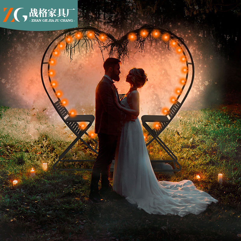 Outdoor tables and chairs European-style leisure terrace hotel restaurant swimming pool wedding wedding shooting love props heart-shaped dining table