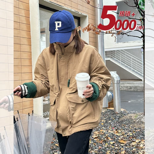 Бархатная удерживающая тепло хаки зимняя куртка для отдыха